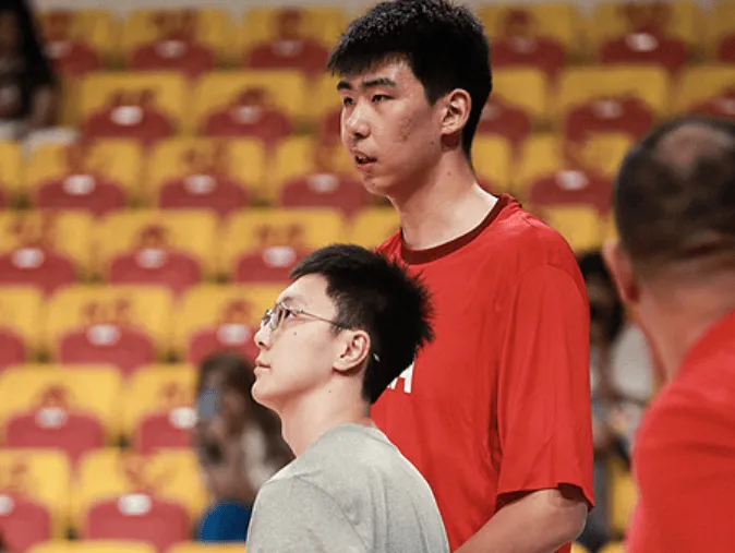 MK SPORTS-徐昕半场出战10分钟，投篮3中3得到8分4篮板3盖帽